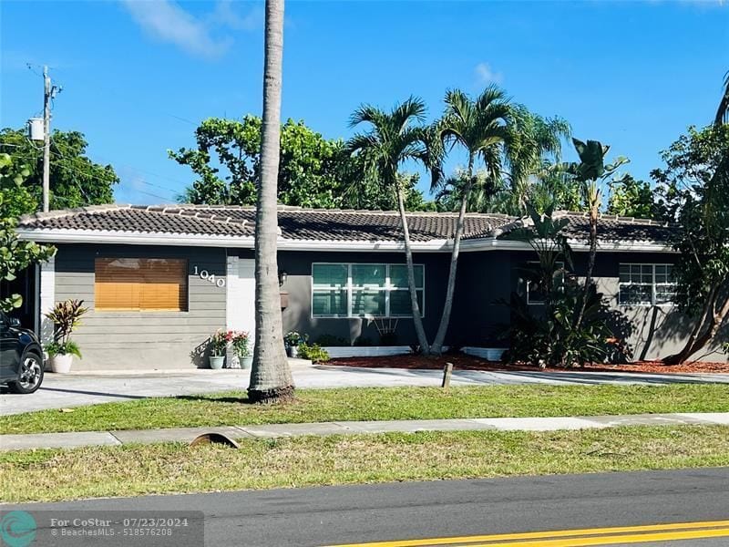 Primary Photo - 1040 Lyons Park Dr