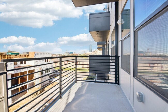 Building Photo - Cityscape Star