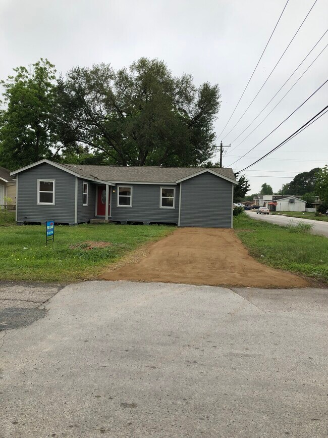 Foto del edificio - 6817 Anderson St