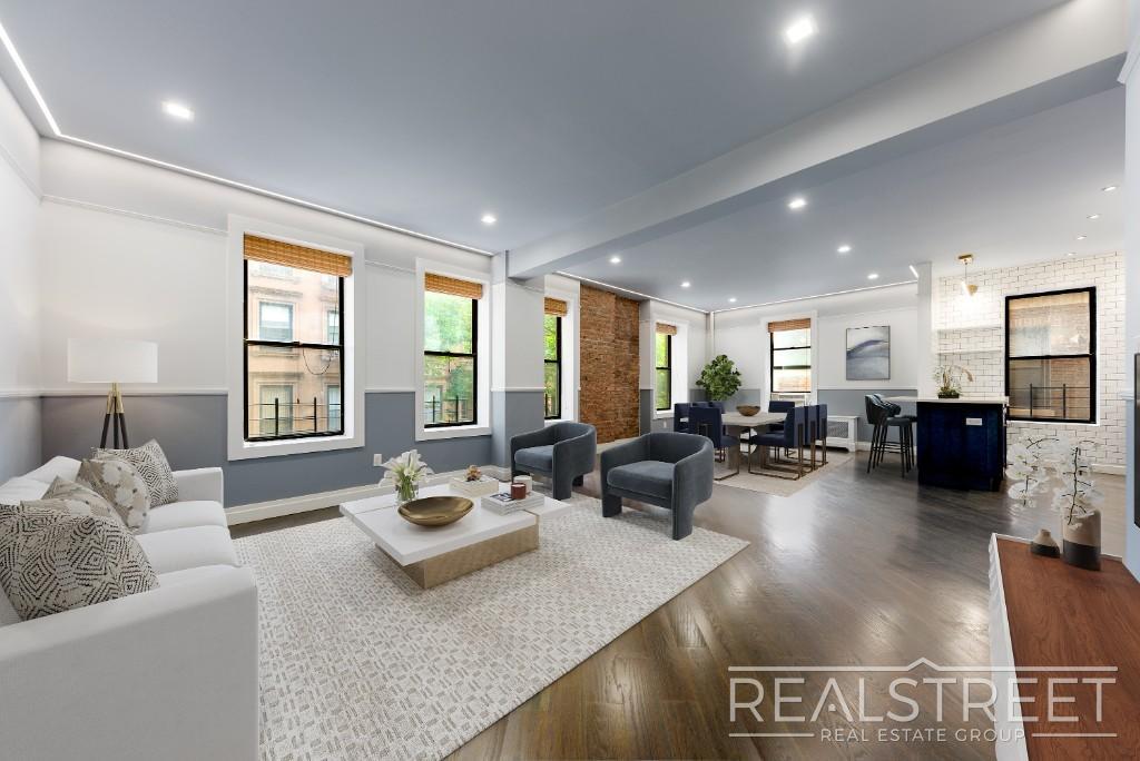 Foto principal - 4 bed | 3 Full Bath In Prime Brooklyn Heights