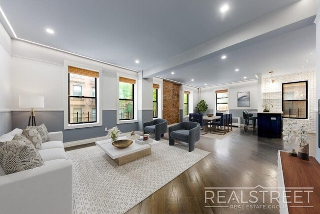 Building Photo - 4 bed | 3 Full Bath In Prime Brooklyn Heights