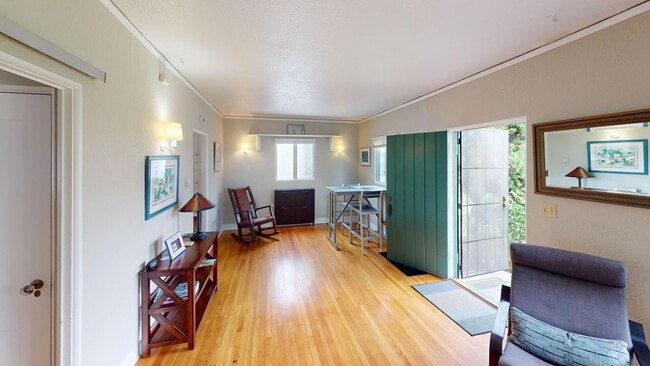 Foto del edificio - Furnished One Bedroom Available at Granada Court!