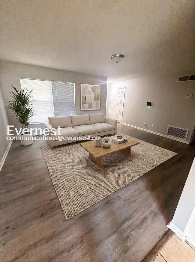 Foto del edificio - 3 Bed, 2 Bath Home with Garage / Pet-Friendly / Coming Soon!