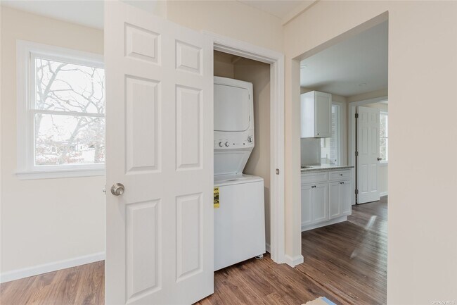 Building Photo - 34 Greenlawn Rd