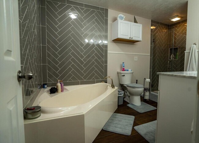 Foto del edificio - 13209 Bluff View Dr