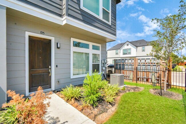 Foto del edificio - 779 Strawberry Pines Ct