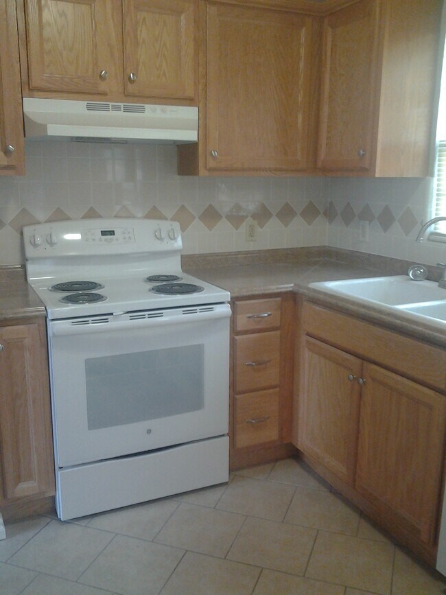 Kitchen - 7014 NW 61st Ter