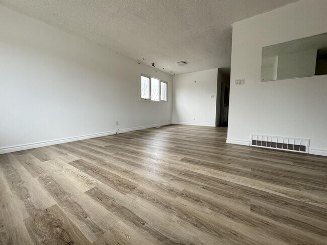 Building Photo - 9644-9682 82 Ave