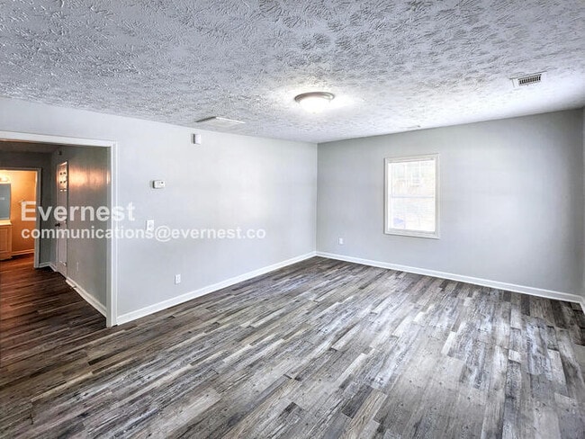 Building Photo - 306 Walker Dr