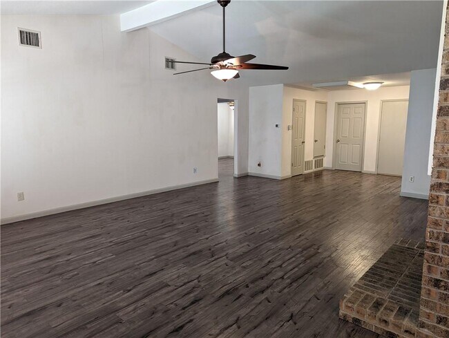 Foto del edificio - 13039 Silver Creek Dr