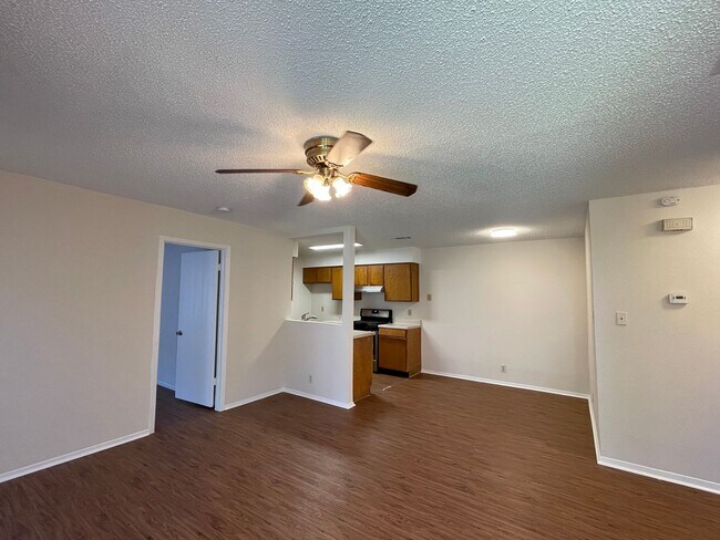 Foto del edificio - Great single-story 3/2 duplex on a quiet c...