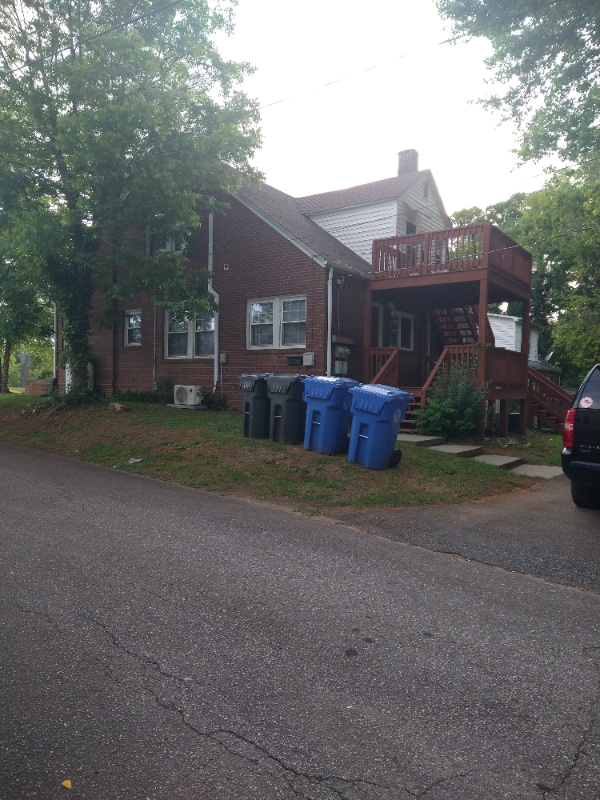 Building Photo - 1110 Hinshaw St