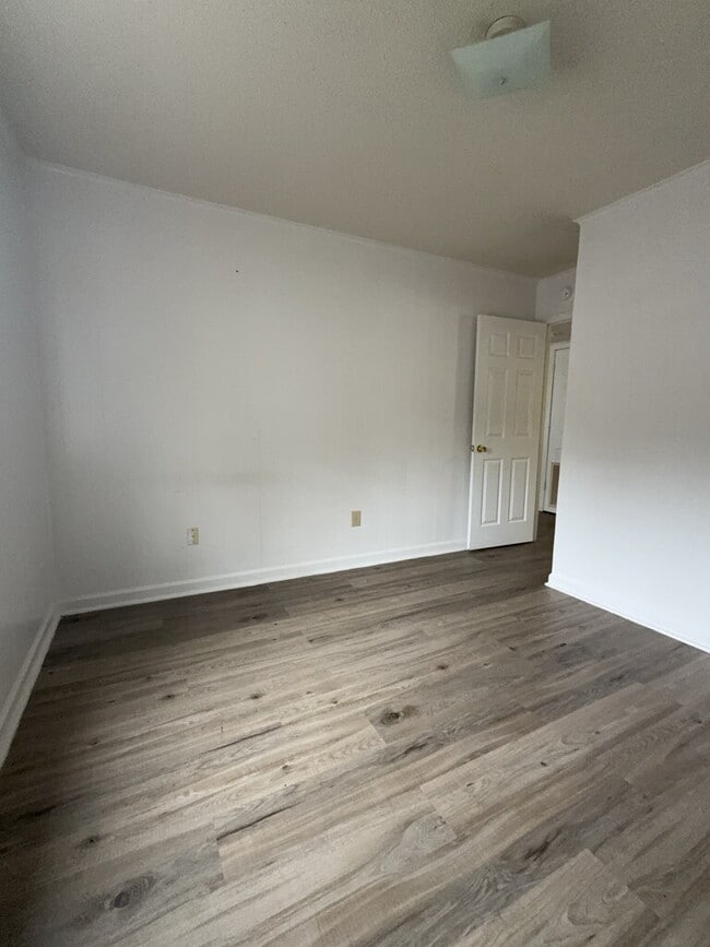Foto del edificio - Charming 2 Bedroom Apartment 216 Zack Circle #B
