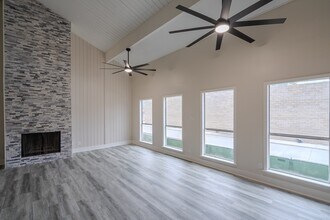 Building Photo - 19 Lakeway St