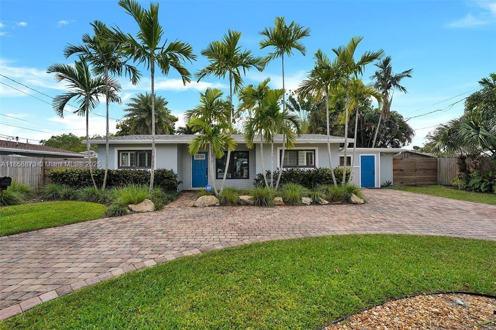Foto principal - 928 NE 18th Ct