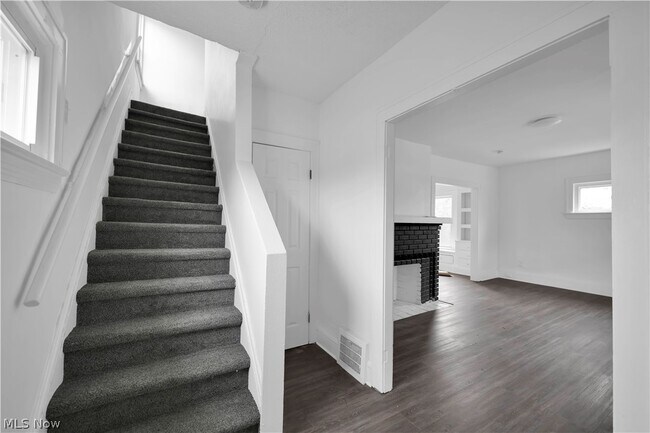 Building Photo - 13609 Edgewood Ave