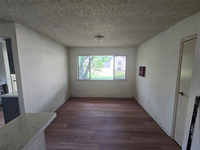 Foto del edificio - 16331 Dew Drop Ln