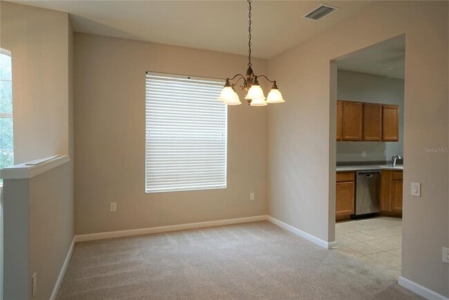 Building Photo - 2120 Carriage Ln