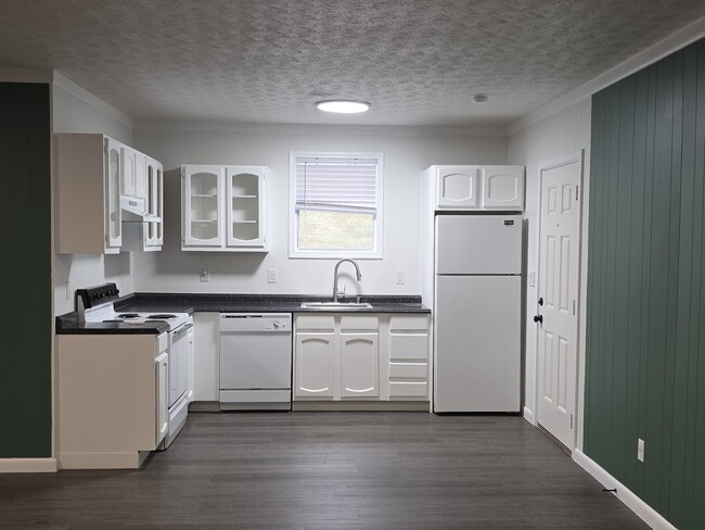 Building Photo - 105 Becky Dr