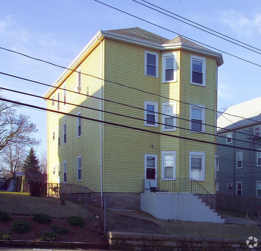 Building Photo - 255-265 Middle St