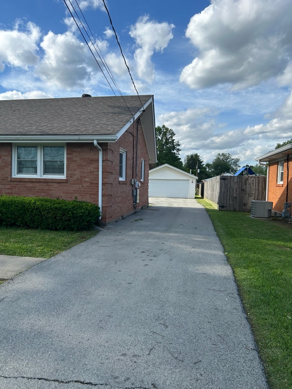 Building Photo - 7201 Lorenzo Ln