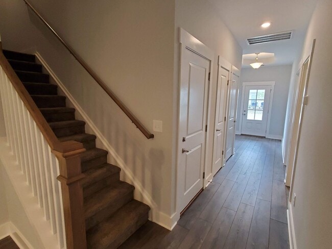 Building Photo - Available NOW in Franklin- Simmons Ridge