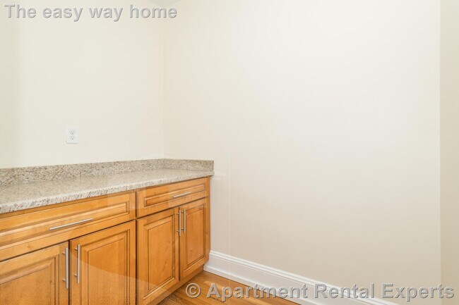 Building Photo - 138 Highland Ave