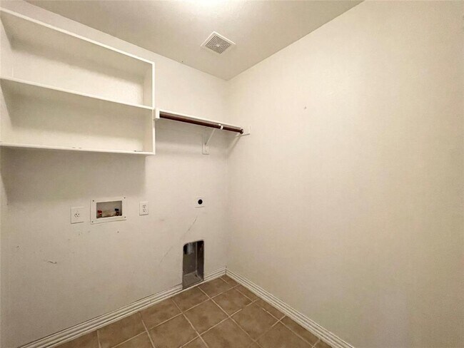 Foto del edificio - 2636 Lake Ridge Dr