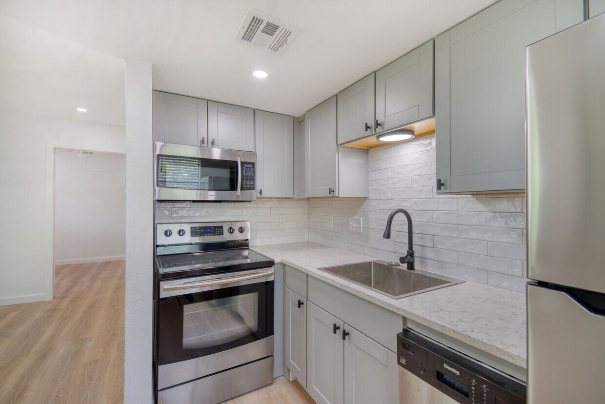 Foto principal - 2500 Burleson Rd