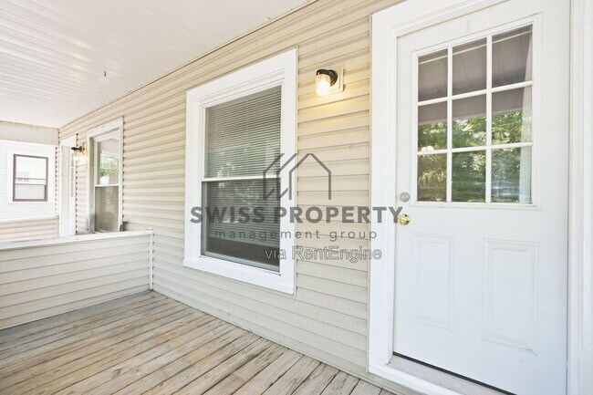 Building Photo - 2685 Indianola Ave