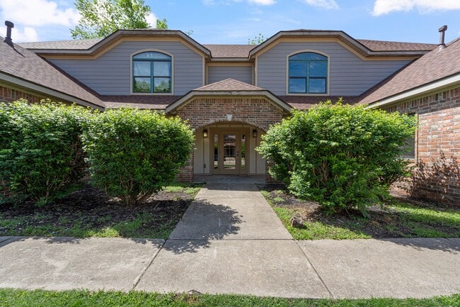 Building Photo - Huntsville Heights