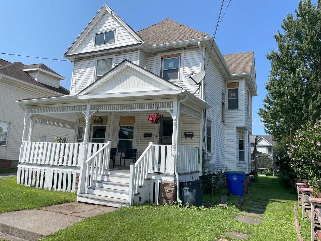 Primary Photo - 407 E Center St