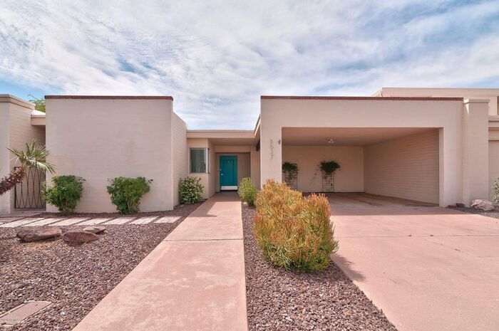 Primary Photo - Nice Scottsdale Townhouse 2 bed 2 bath!