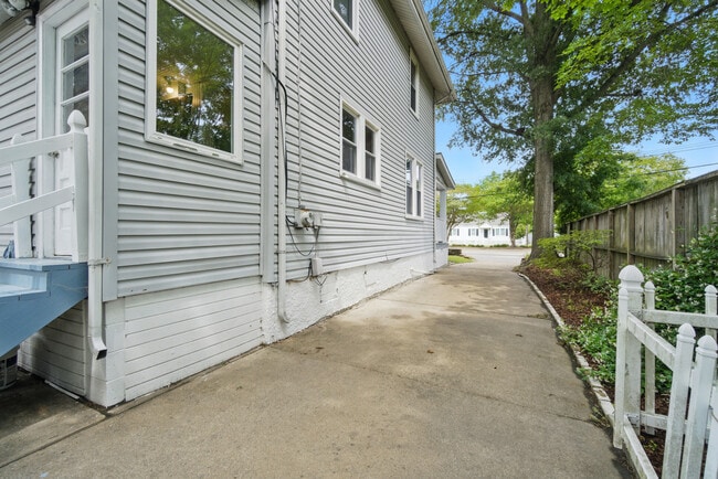 Building Photo - 5611 Hampton Blvd