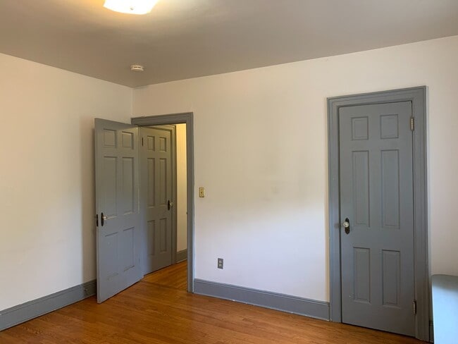 Building Photo - 102 Edgewood Ave