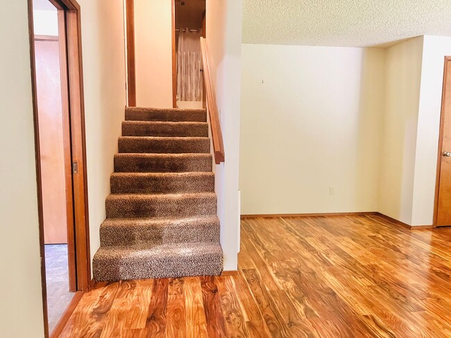Building Photo - Eastside Olympia/ Must See! Available Now-2bd 1bath