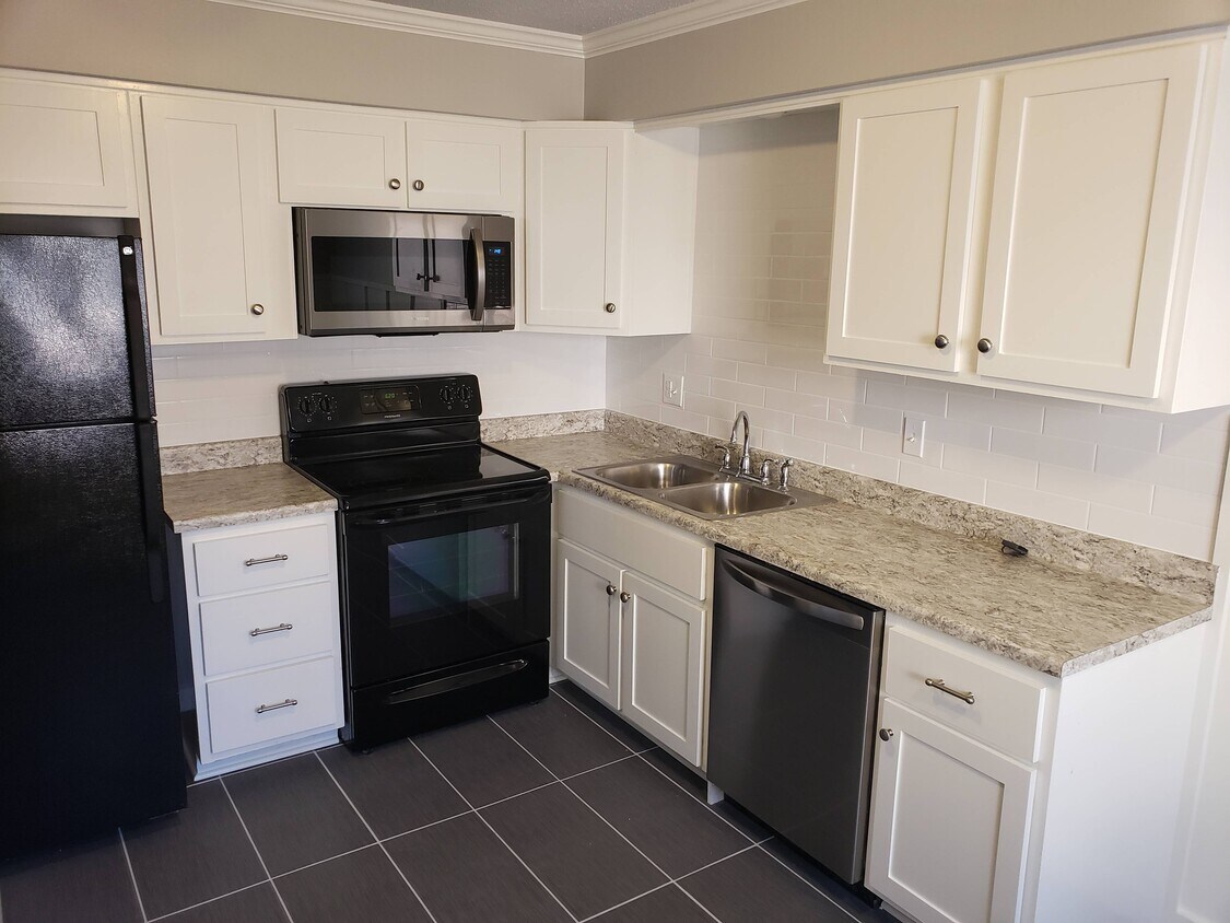 Foto principal - 7100 NW Country Club Ln