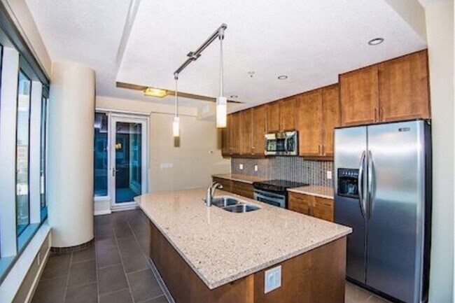 Building Photo - Beautiful 2 bedroom/2 Bathroom Nuera Condo