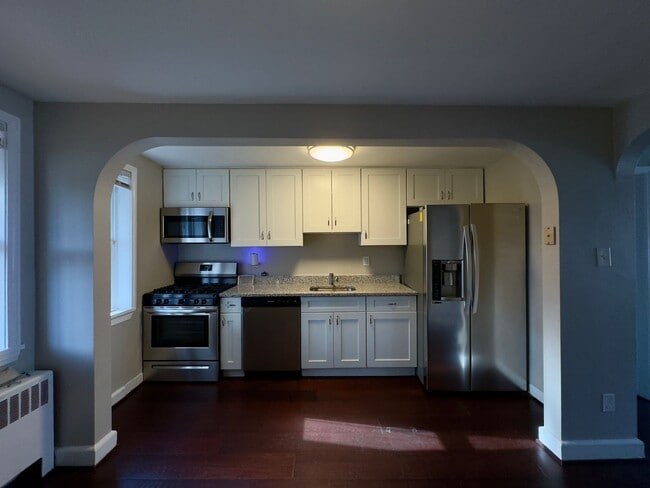 Building Photo - Charming 2Bed/1.5Bath Townhome with Modern...