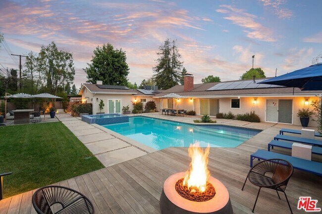 Foto del edificio - 4731 Deseret Dr