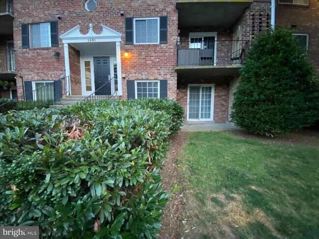 Foto del edificio - 1531 Colonial Dr