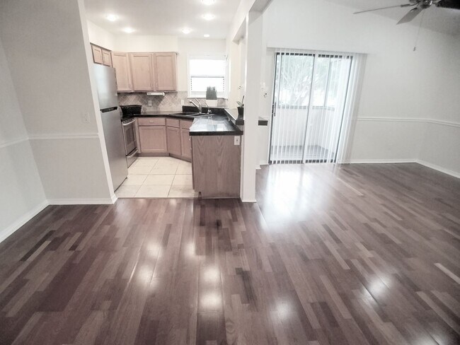 Foto del edificio - Beautiful 1/1 Wood Floors Condo for Rent in Winter Park