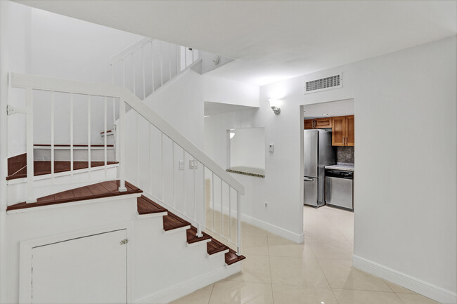 Foto del edificio - 20291 NE 30th Ave
