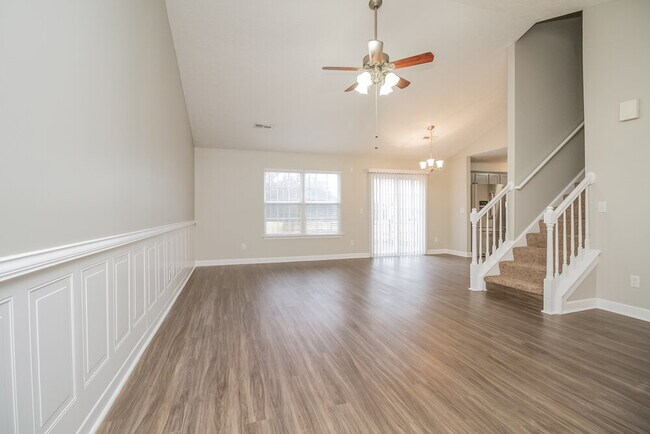 Building Photo - 8022 Meadowview Ln