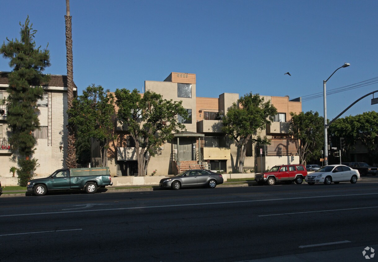 Building Photo - 6959 Woodman Ave