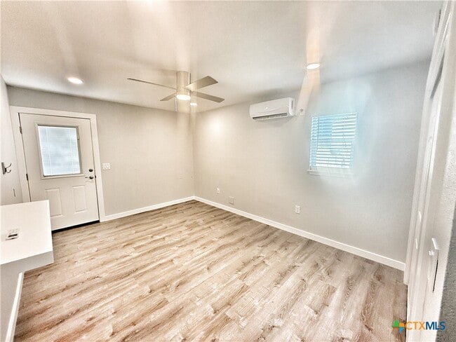 Building Photo - 275 Halm Dr