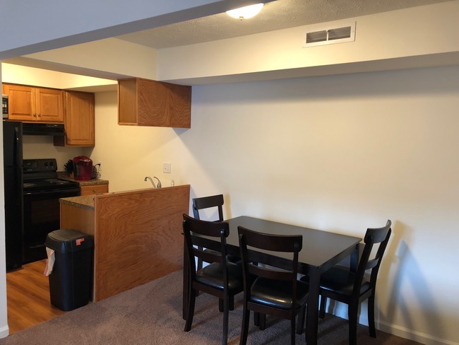 Building Photo - White Oaks Apartments