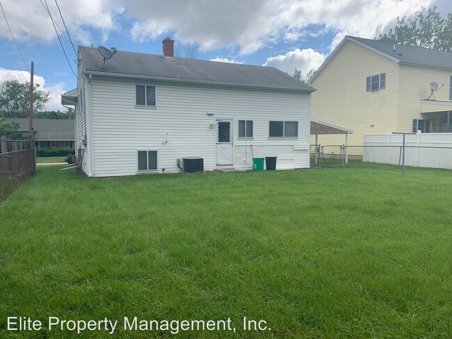 Building Photo - 3 br, 1.5 bath House - 1400 Devers Rd.