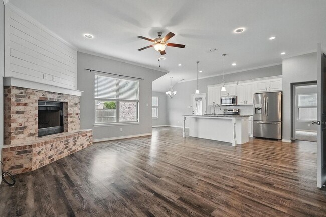 Building Photo - 250 Carriage Hills Pkwy