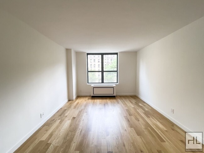 Building Photo - W 87th St